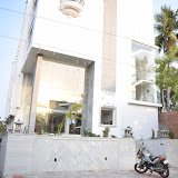 white pearl Residency taxi